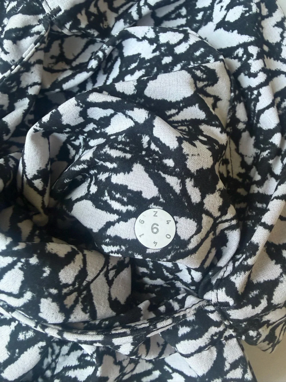 Lululemon Black White Abstract Print Performance Shorts Women's Size 6